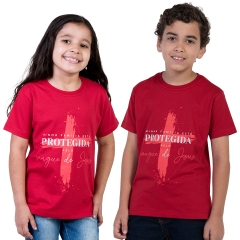 Camiseta Infantil Minha Família está Protegida pelo Sangue de Jesus - Vermelha
