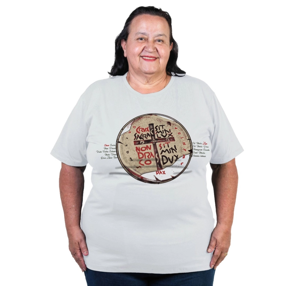 Baby Look Plus Size Medalha das Duas Cruzes - Branco Baby Look Plus Size Medalha das Duas Cruzes - Branco