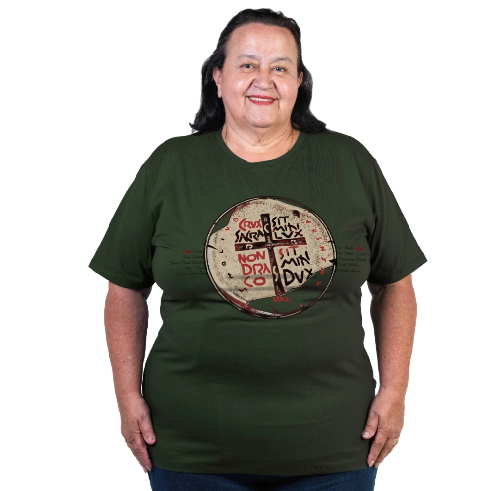 Baby Look Plus Size Medalha das Duas Cruzes - Verde Militar Baby Look Plus Size Medalha das Duas Cruzes - Verde Militar