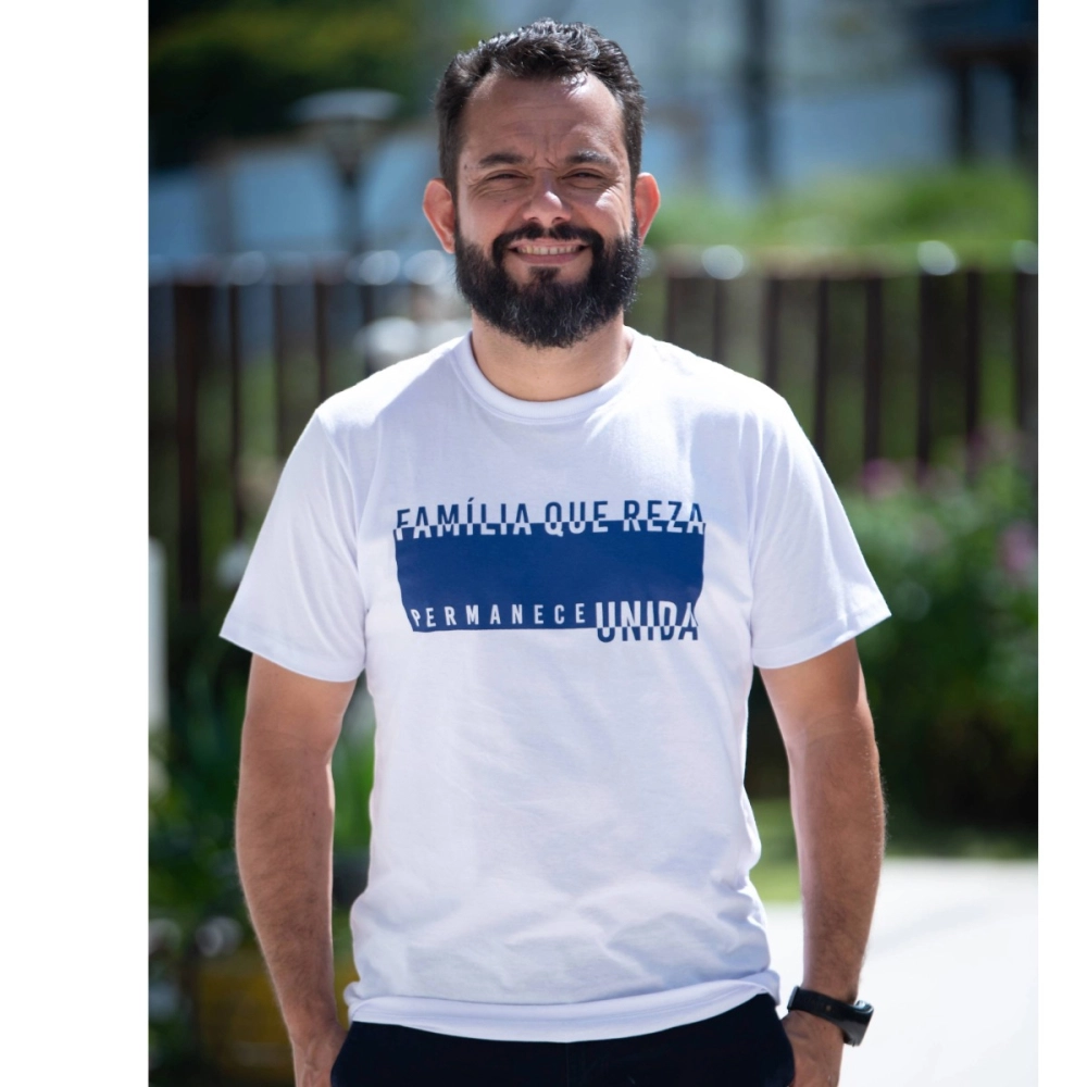 Camiseta Família que Reza Unida, Permanece Unida