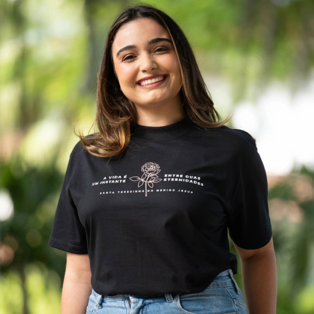 Camiseta Feminina a Vida é um Instante entre duas Eternidades - Santa Teresinha Camiseta Feminina a Vida é um Instante entre duas Eternidades - Santa Teresinha