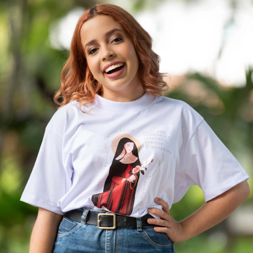 Camiseta Feminina Deus não Poderia me Inspirar Desejos Irrealizáveis - Santa Teresinha 