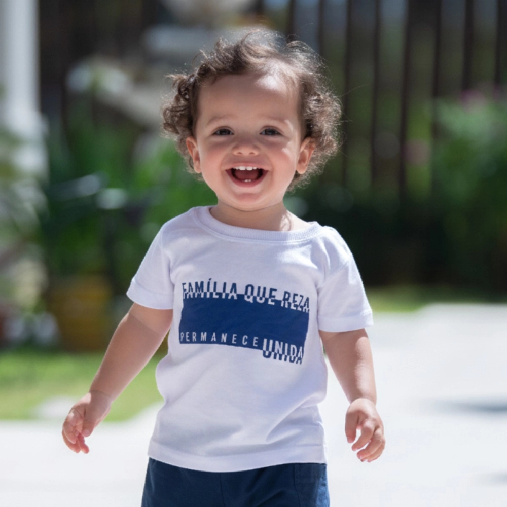 Camiseta Infantil Família que Reza Unida, Permanece Unida