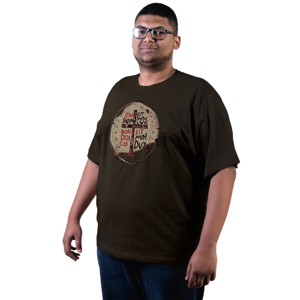 Camiseta Plus Size Medalha das Duas Cruzes - Cacau Camiseta Plus Size Medalha das Duas Cruzes - Cacau