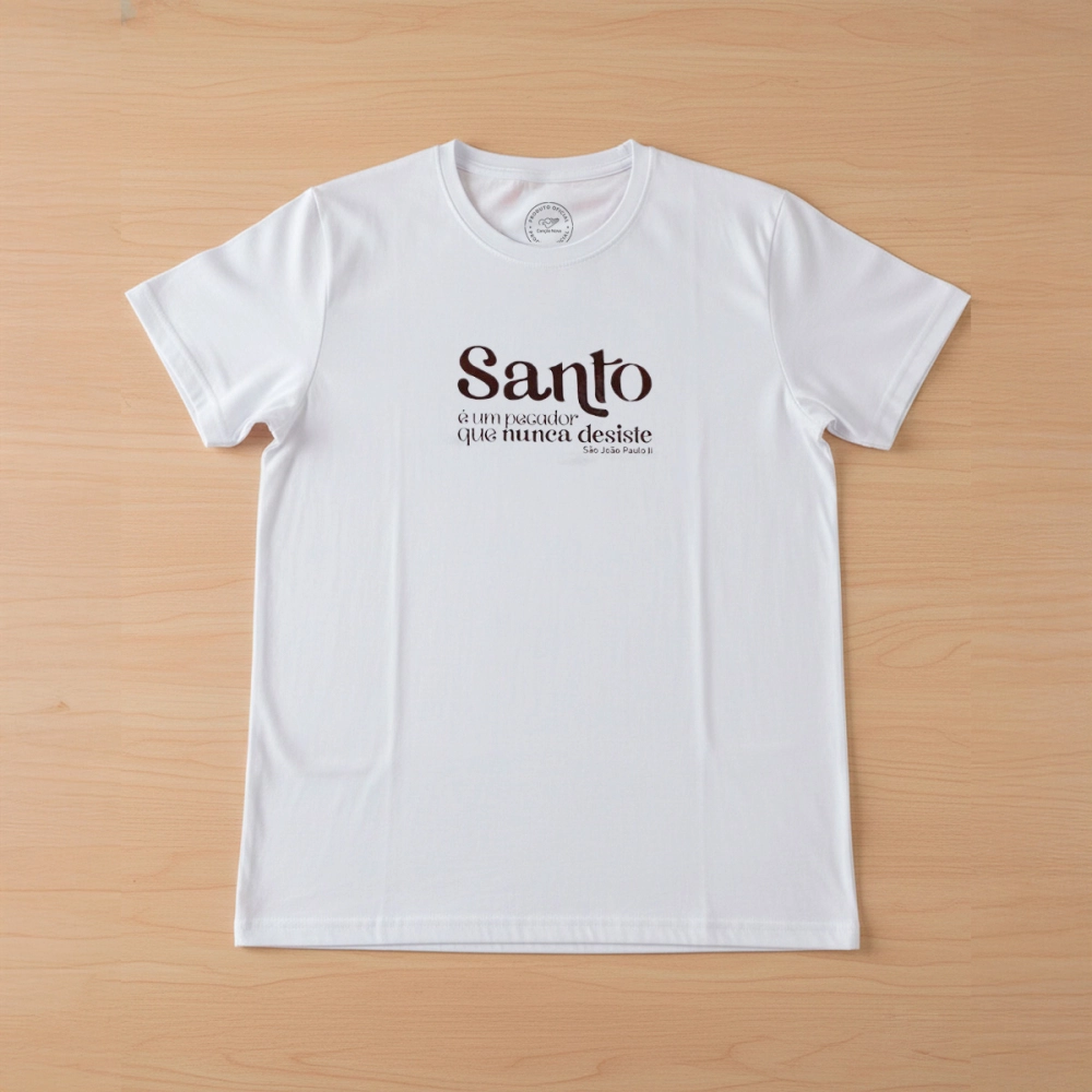 Camiseta Santo é um Pecador que Nunca Desiste