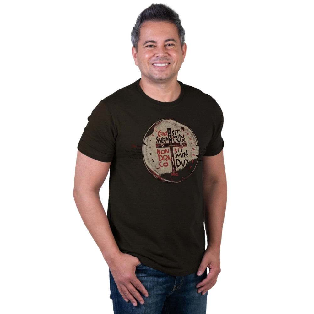 Camiseta Slim Medalha das Duas Cruzes - Cacau Camiseta Slim Medalha das Duas Cruzes - Cacau