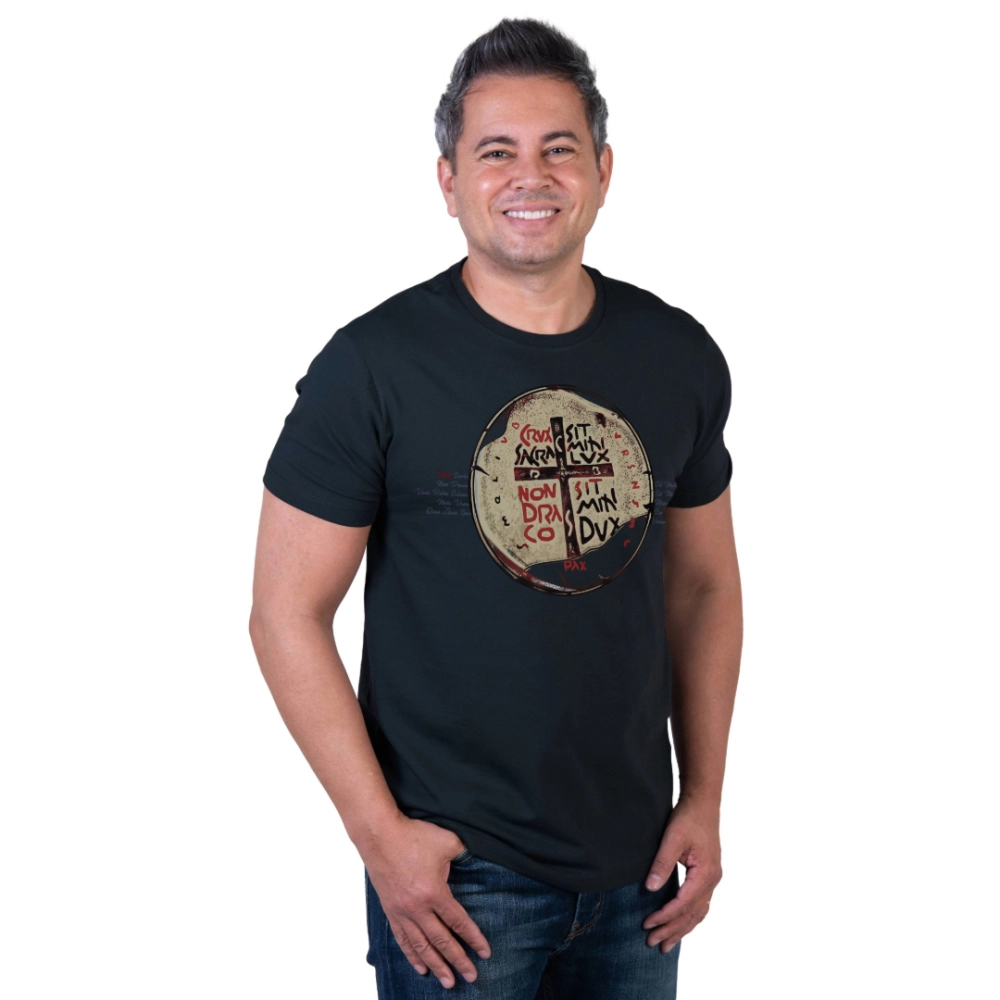Camiseta Slim Medalha das Duas Cruzes - Marinho Safira Camiseta Slim Medalha das Duas Cruzes - Marinho Safira