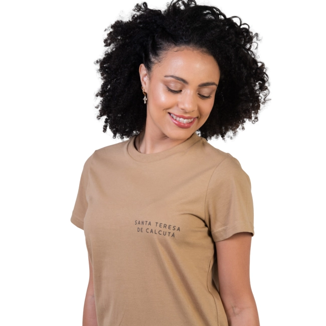 Baby Look As Mãos Que Ajudam São Mais Sagradas do Que os Lábios Que Rezam - Santa Teresa de Calcutá Baby Look As Mãos Que Ajudam São Mais Sagradas do Que os Lábios Que Rezam - Santa Teresa de Calcutá