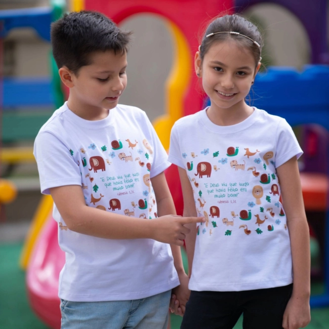 Baby Look Infantil e Deus Viu que Tudo que Havia Feito era Muito Bom Baby Look Infantil e Deus Viu que Tudo que Havia Feito era Muito Bom