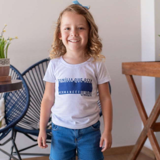 Baby Look Infantil Família que Reza Unida, Permanece Unida