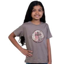 Baby Look Infantil Medalha das Duas Cruzes - Cinza Pedra Baby Look Infantil Medalha das Duas Cruzes - Cinza Pedra