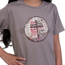 Baby Look Infantil Medalha das Duas Cruzes - Cinza Pedra Baby Look Infantil Medalha das Duas Cruzes - Cinza Pedra