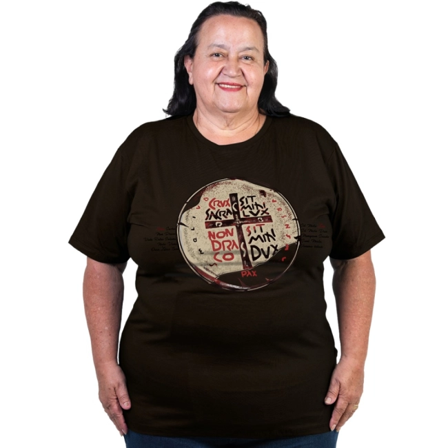 Baby Look Plus Size Medalha das Duas Cruzes - Cacau Baby Look Plus Size Medalha das Duas Cruzes - Cacau