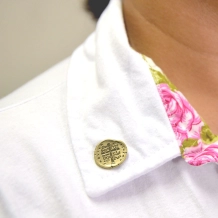 Broche Medalha das Duas Cruzes - Cor Ouro Velho Broche Medalha das Duas Cruzes - Cor Ouro Velho