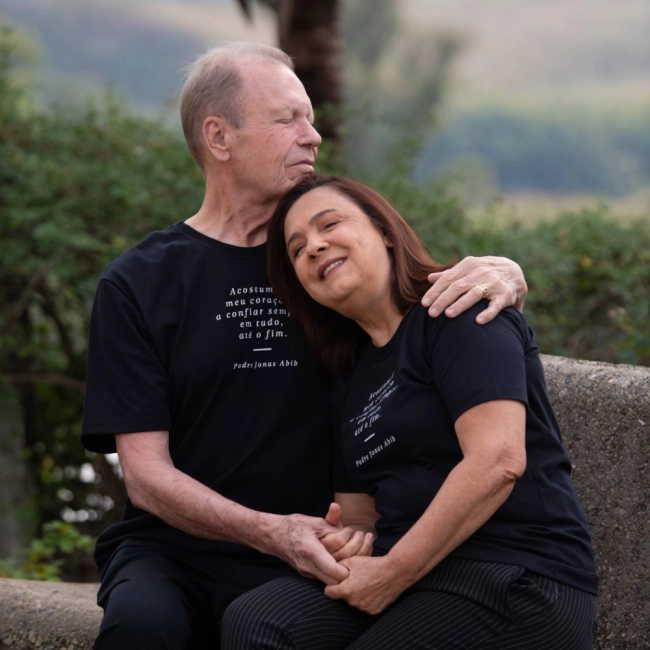 Camiseta Acostumei Meu Coração a Confiar - Padre Jonas Abib Camiseta Acostumei Meu Coração a Confiar - Padre Jonas Abib