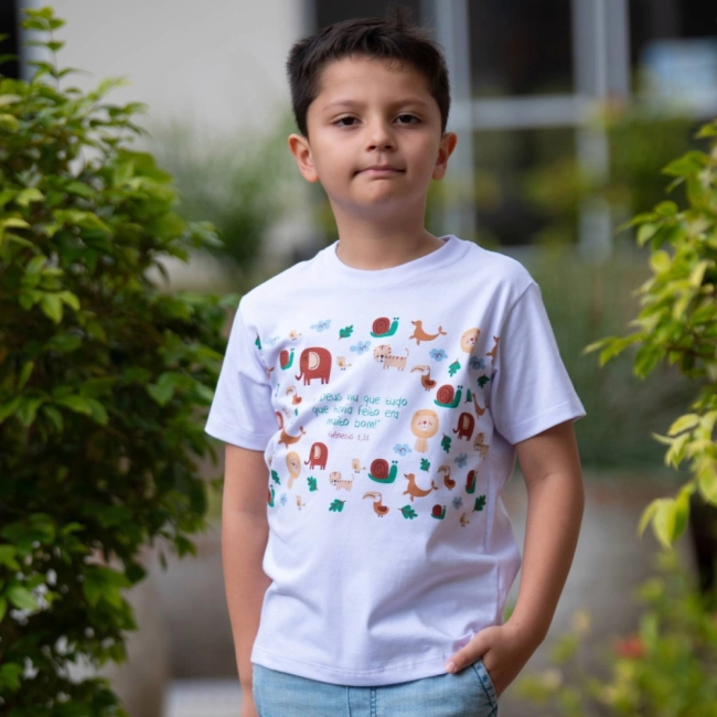 Camiseta Infantil e Deus Viu que Tudo que Havia Feito era Muito Bom Camiseta Infantil e Deus Viu que Tudo que Havia Feito era Muito Bom