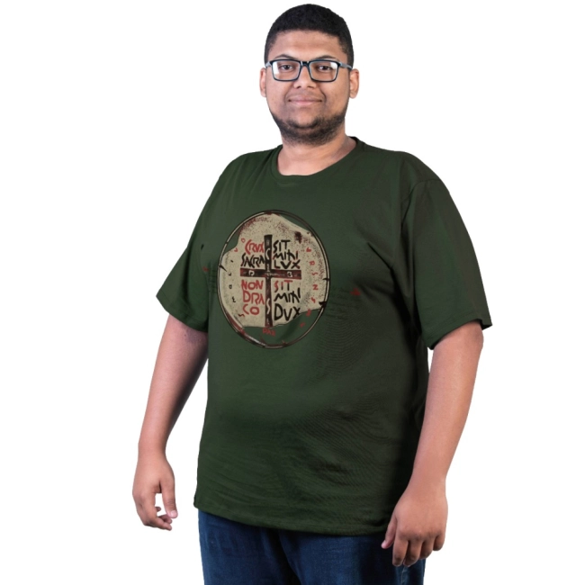 Camiseta Plus Size Medalha das Duas Cruzes - Verde Militar Camiseta Plus Size Medalha das Duas Cruzes - Verde Militar