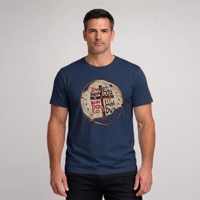 Camiseta Slim Medalha das Duas Cruzes - Marinho Safira Camiseta Slim Medalha das Duas Cruzes - Marinho Safira