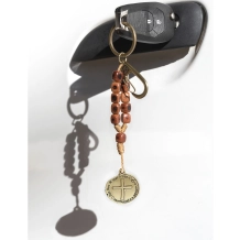 Chaveiro Dezena Quadrada Imbuia Medalha das Duas Cruzes - cor ouro velho 36mm Chaveiro Dezena Quadrada Imbuia Medalha das Duas Cruzes - cor ouro velho 36mm