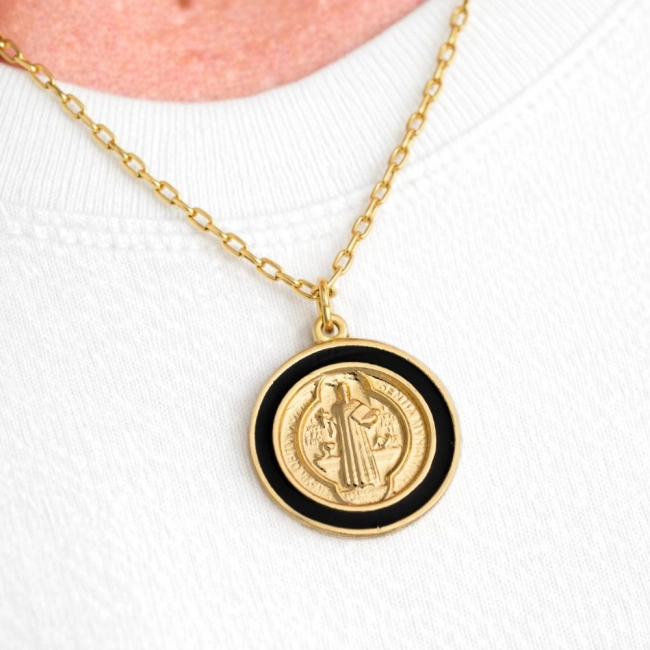 Colar Medalha de São Bento Dourado