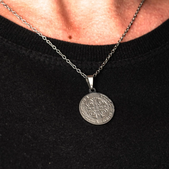 Corrente Medalha de São Bento Prateada Corrente Medalha de São Bento Prateada