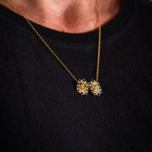 Escapulário Zirconia Azul e Branca - Semijoia Escapulário Zirconia Azul e Branca - Semijoia