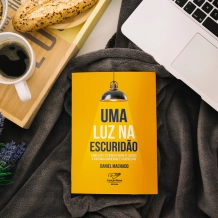 Livro Uma Luz na Escuridão Livro Uma Luz na Escuridão