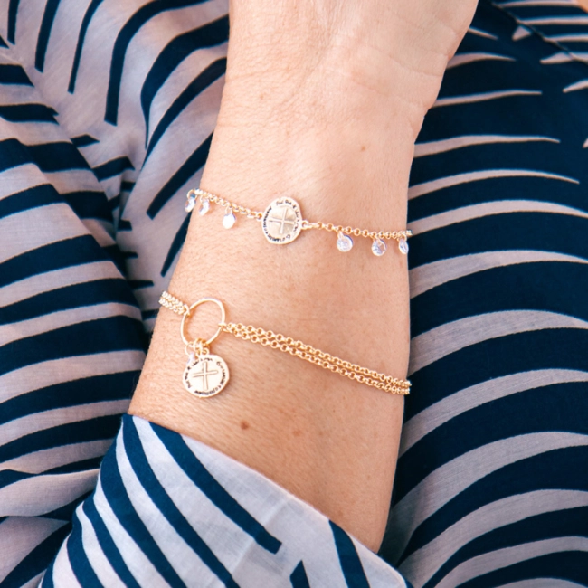 Pulseira Corrente Dupla Elo Medalha das Duas Cruzes - Semijoia Pulseira Corrente Dupla Elo Medalha das Duas Cruzes - Semijoia