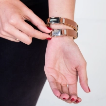 Pulseira de Couro Cruz Vazada - Dourada Pulseira de Couro Cruz Vazada - Dourada