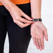 Pulseira de Couro Cruz Vazada - Onix Pulseira de Couro Cruz Vazada - Onix