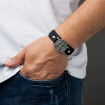 Pulseira de Couro Preta Medalha São Bento Pulseira de Couro Preta Medalha São Bento