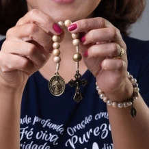 Terço Dezena Suplicando as Virtudes de Nossa Senhora - com folheto