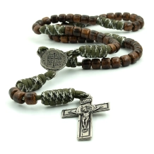 Terço Medalha das Duas Cruzes Paracorde Madeira Terço Medalha das Duas Cruzes Paracorde Madeira