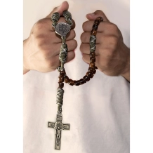 Terço Medalha das Duas Cruzes Paracorde Madeira Terço Medalha das Duas Cruzes Paracorde Madeira