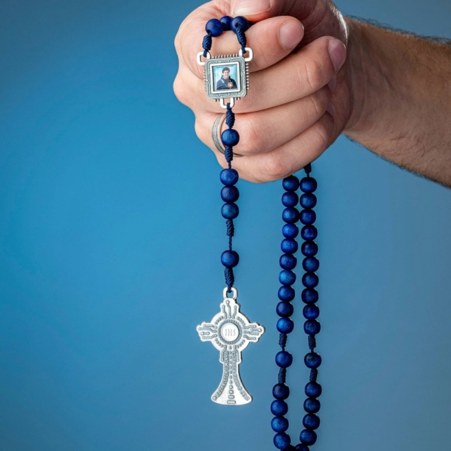 Terço Carlo Acutis Azul com Mochila Ostensorio