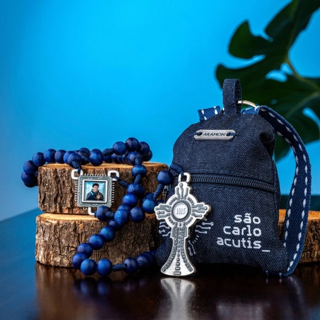 Terço Carlo Acutis Azul com Mochila Ostensorio