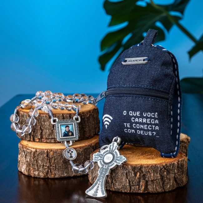 Terço Carlo Acutis Cristal Vidro com Mochila Wifi