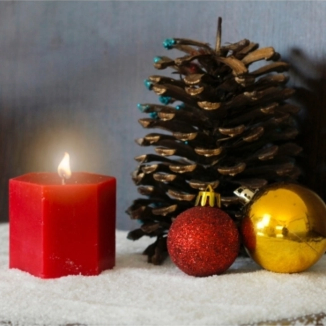 Vela Sextavada de Natal - Vermelha Vela Sextavada de Natal - Vermelha